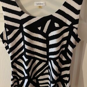 Calvin Klein Women’s Sleeveless Geometric Print Top